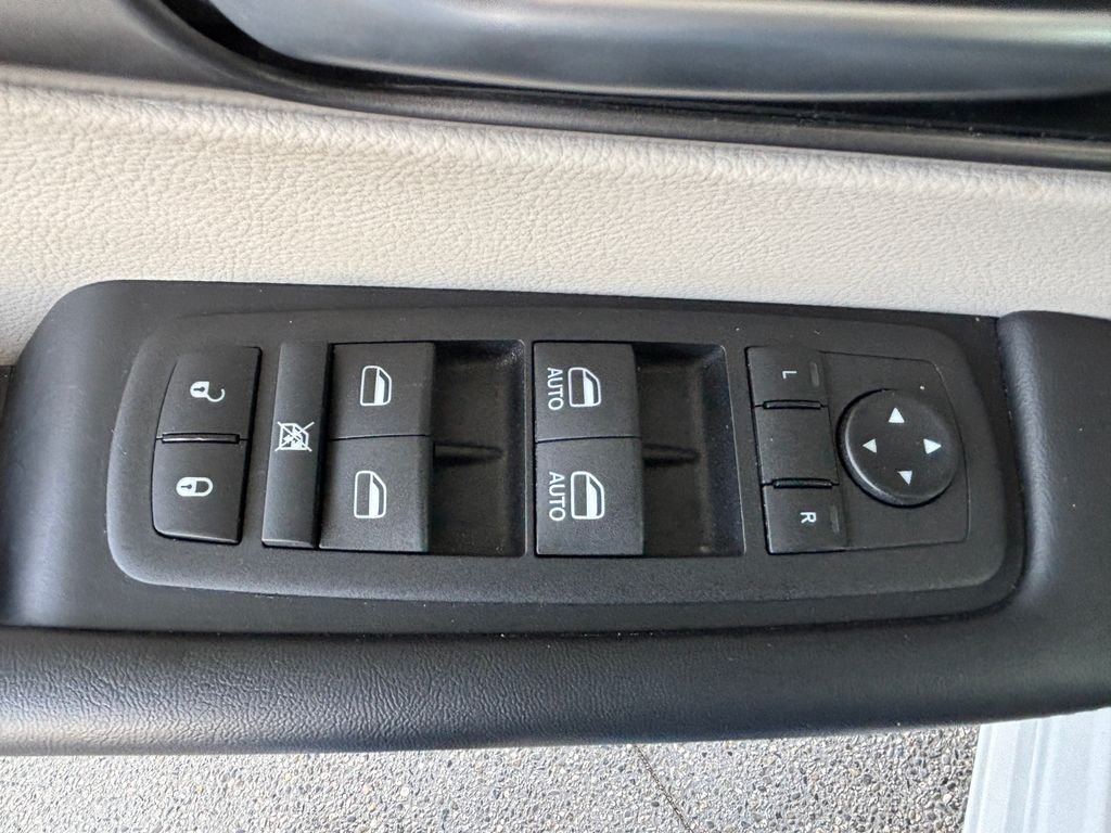 2024 Chrysler Pacifica Touring L - Photo 24