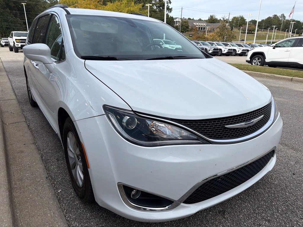 Used 2017 White Chrysler Touring L image 4