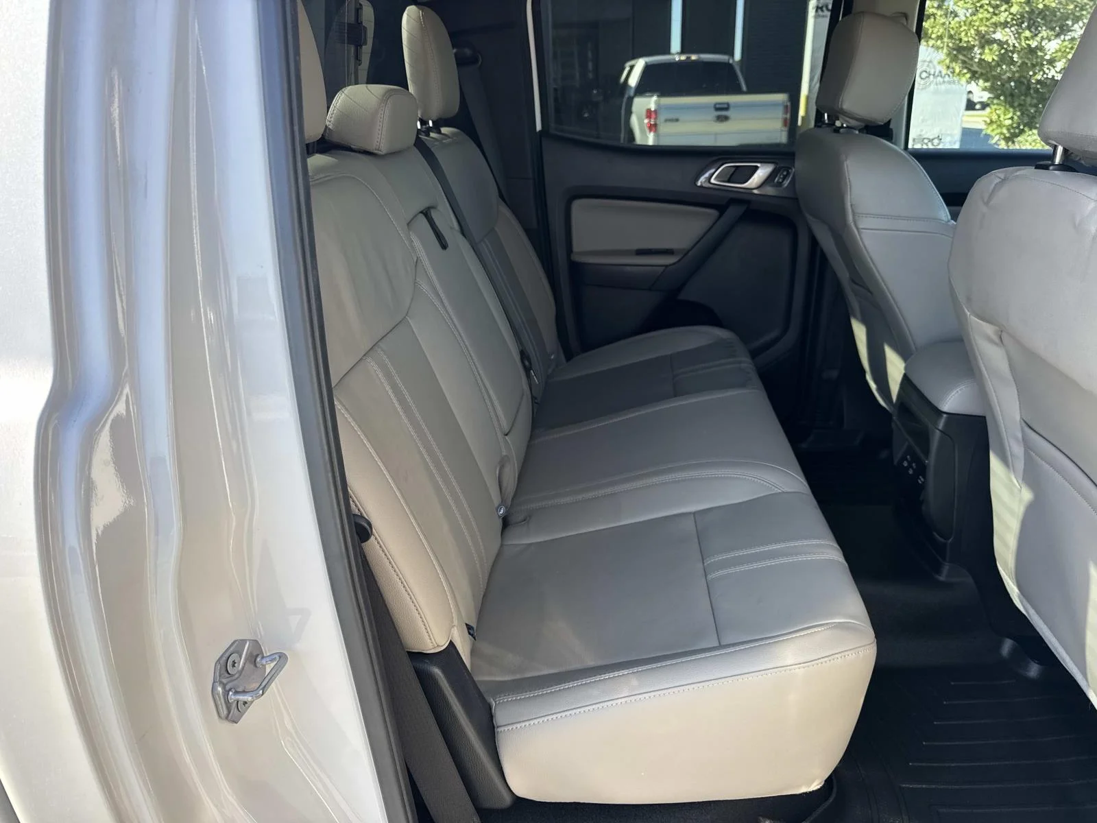Certified Used 2020 White Platinum Tri-Coat Metallic Ford LARIAT image 9