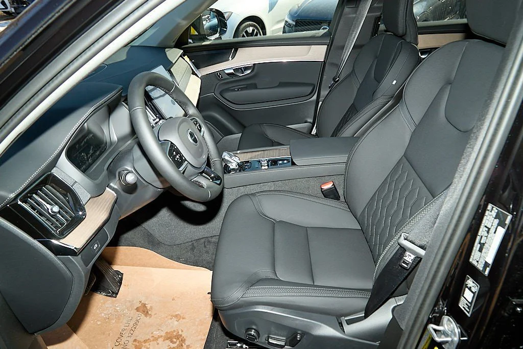 New 2026 Onyx Black Volvo Plus image 17