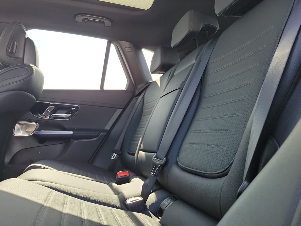 New 2027 MANUFAKTUR Alpine Grey Mercedes-Benz GLC 300 image 9