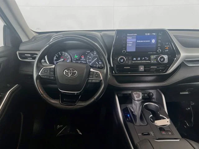 Used 2021 Magnetic Gray Metallic Toyota XLE image 19