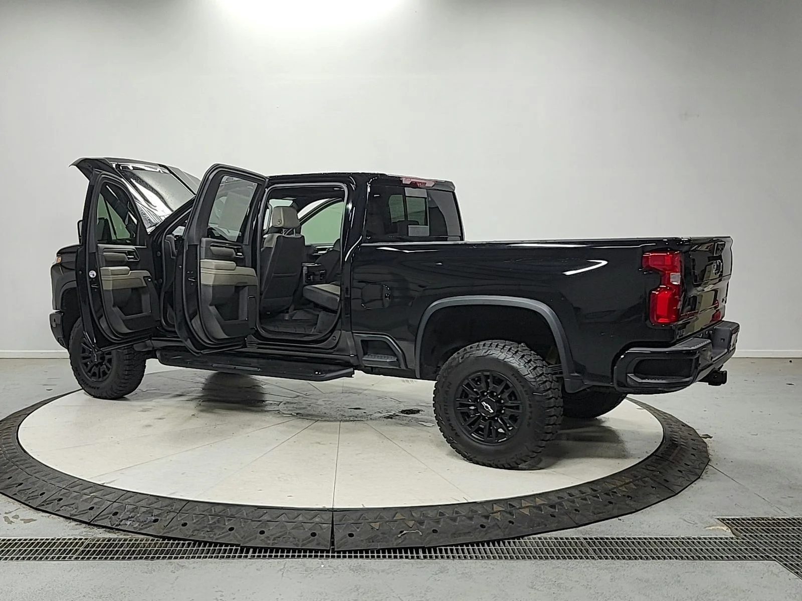 Used 2024 Black Chevrolet ZR2 image 13