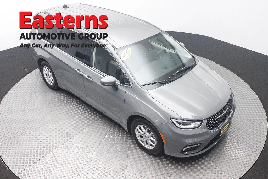 Used 2023 White Chrysler Touring L image 3