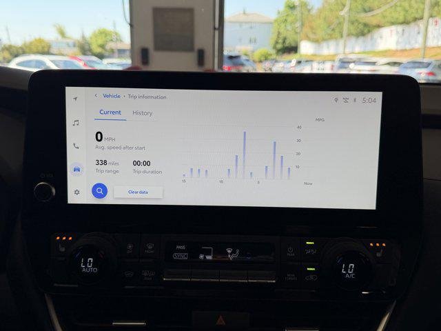 Certified Used 2026 WIND CHILL PEARL Toyota  image 38