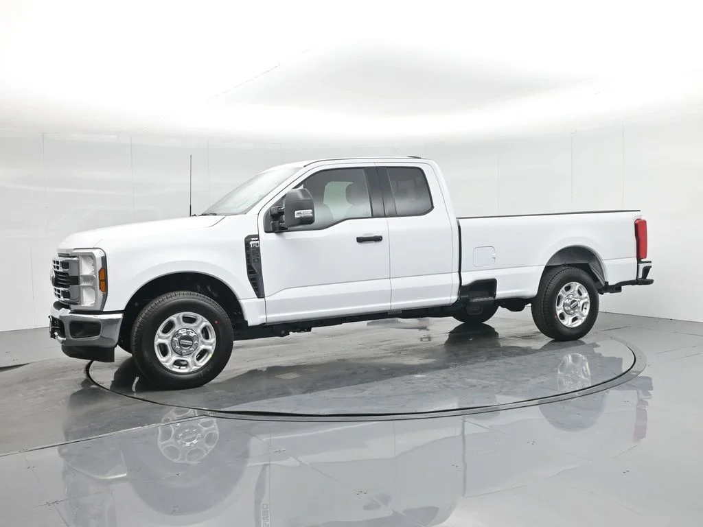 New 2026 Oxford White Ford XLT image 6