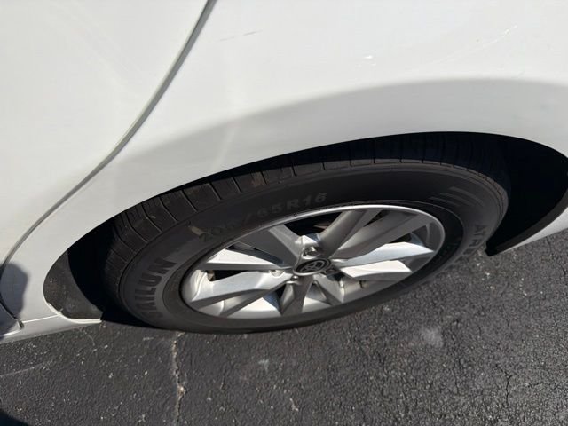 Used 2025 Ice Toyota LE image 4