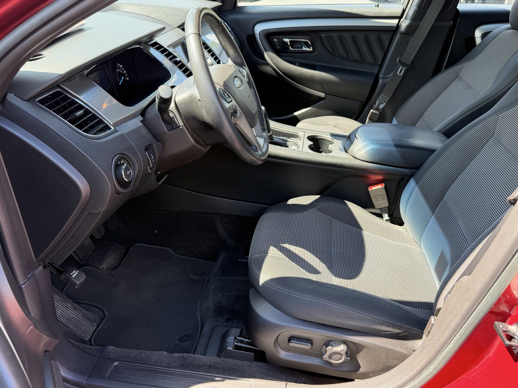 2018 Ford Taurus SEL - Photo 10