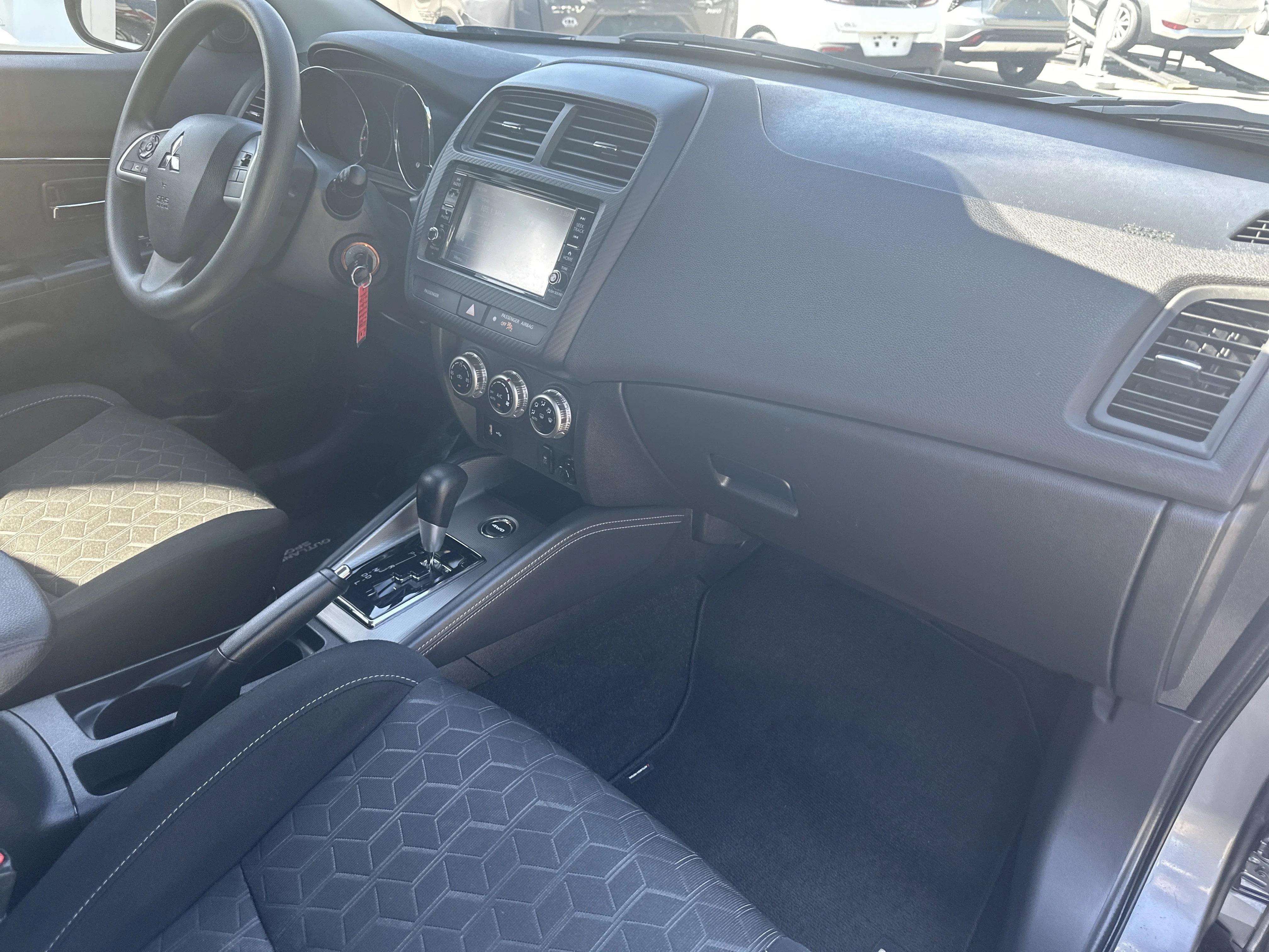 Used 2025  Mitsubishi ES image 26