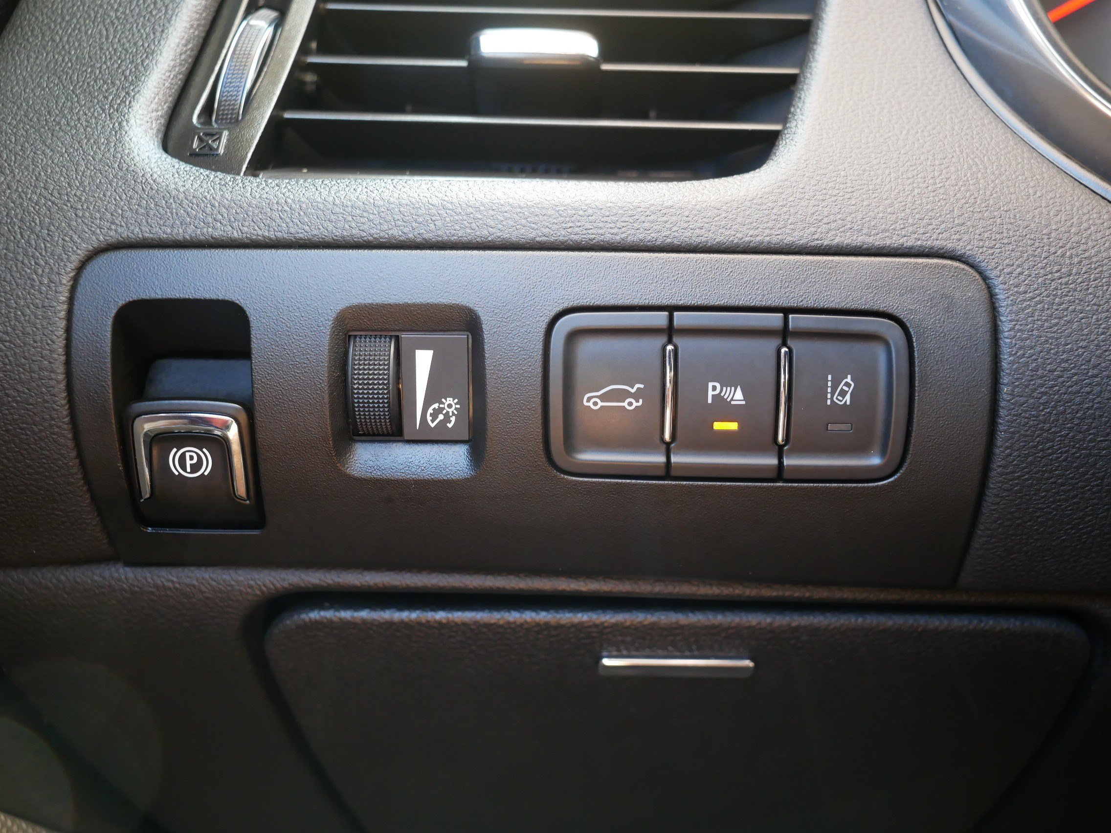 Used 2014 Ashen Gray Metallic Chevrolet LTZ image 26