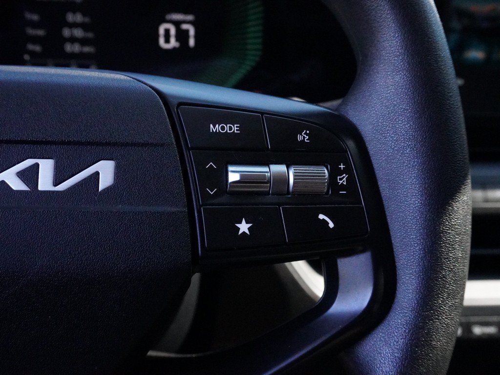 Used 2025 Black Kia LXS image 40