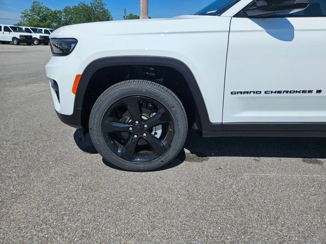 New 2025 Bright White Clear-Coat Exterior Paint Jeep Altitude image 27