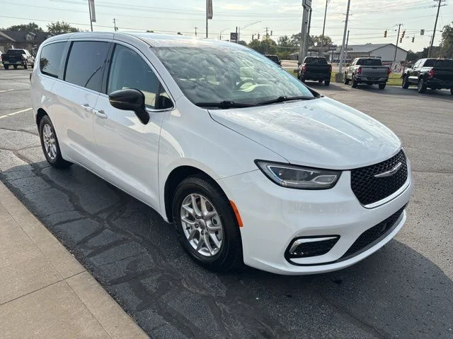 Used 2024 White Chrysler Touring L image 9