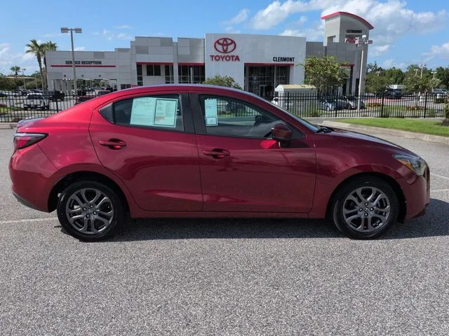 Used 2019  Toyota LE image 3