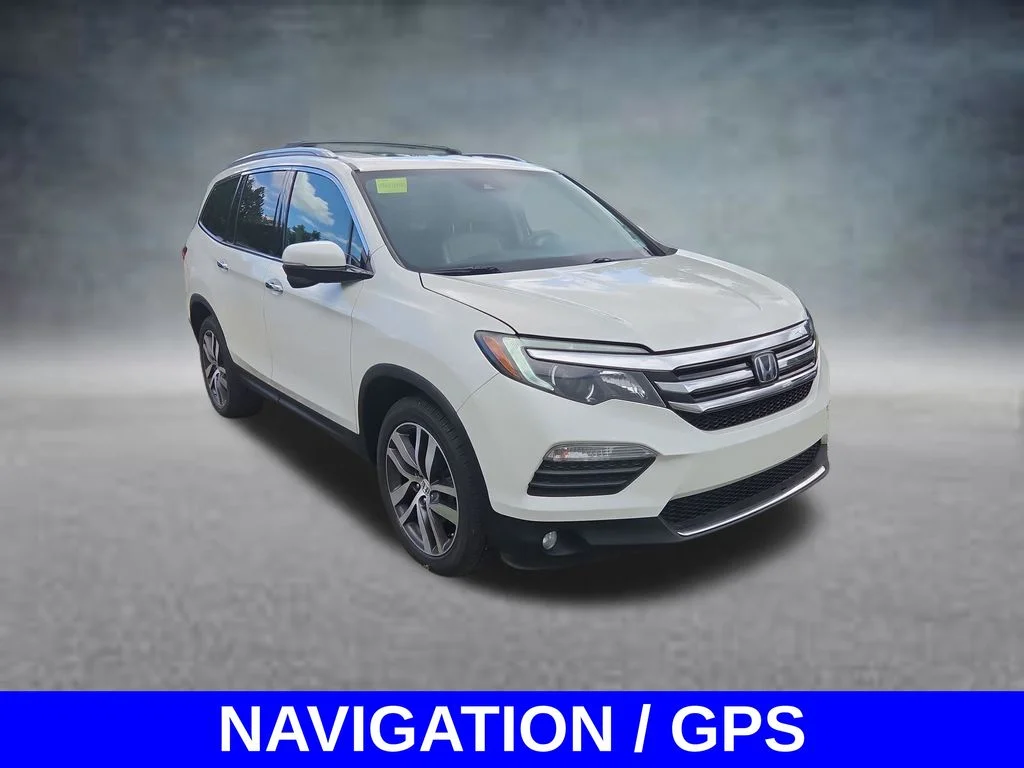 Used 2016 White Honda Touring image 3