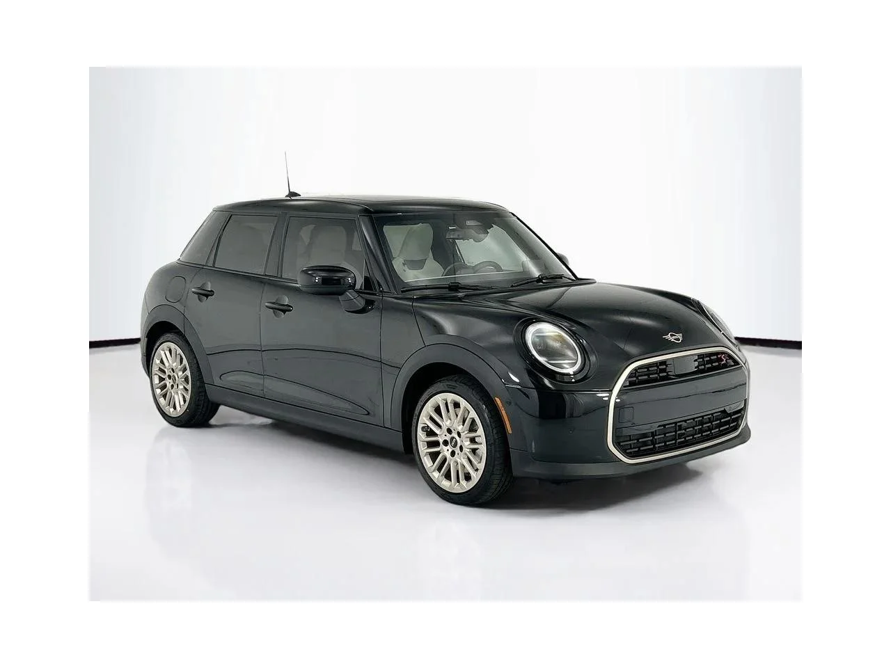 New 2026 Midnight Black II Metallic MINI SIGNATURE PLUS image 3