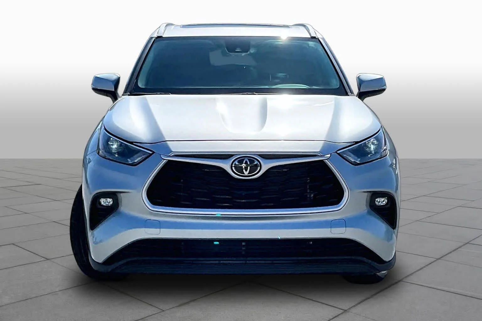 Used 2023 Celestial Silver Metallic Toyota XLE image 4