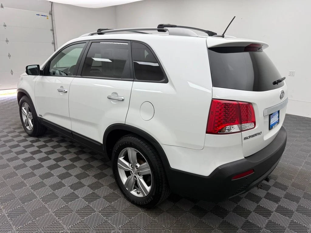 Used 2012 White Kia EX image 11