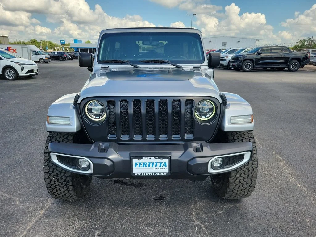 Used 2021 Silver Jeep Unlimited Sahara 4x4 image 30