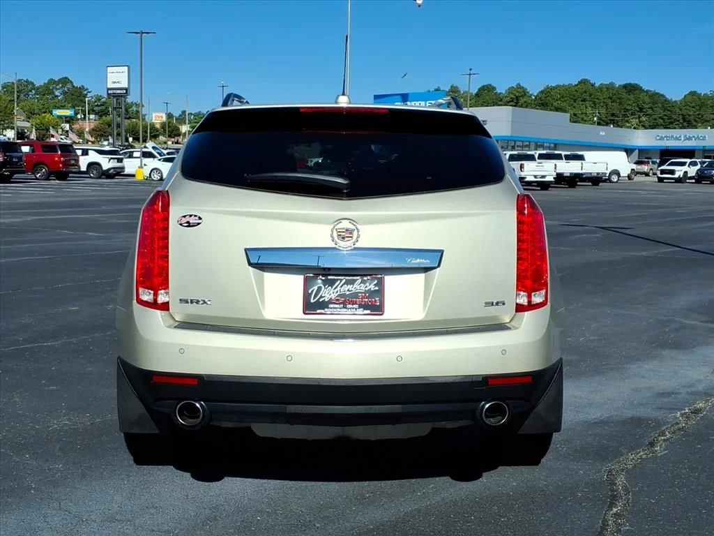 Used 2015 SILVER COAST METALLIC Cadillac Luxury Collection image 18