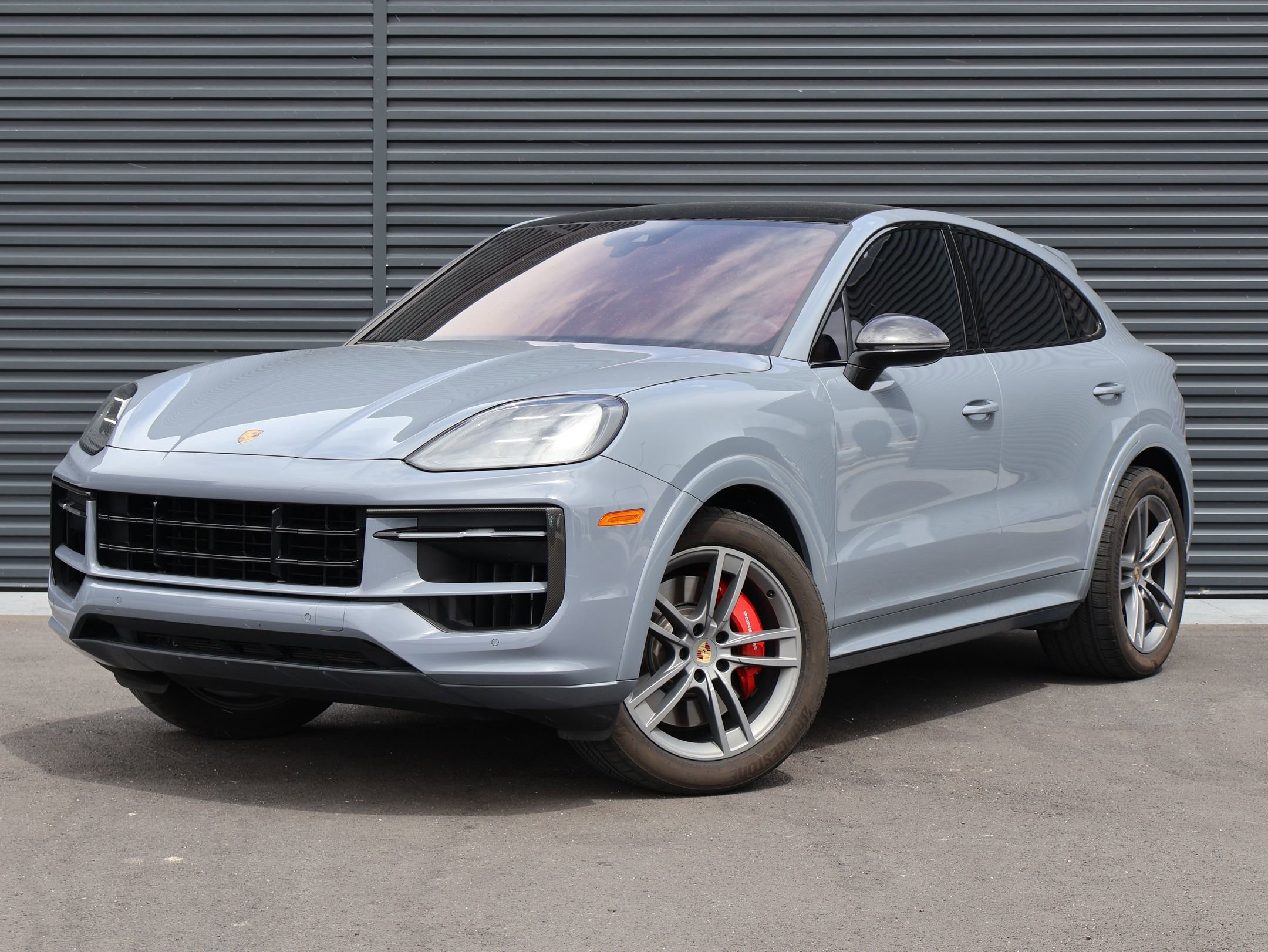 2024 Porsche Cayenne S's photo