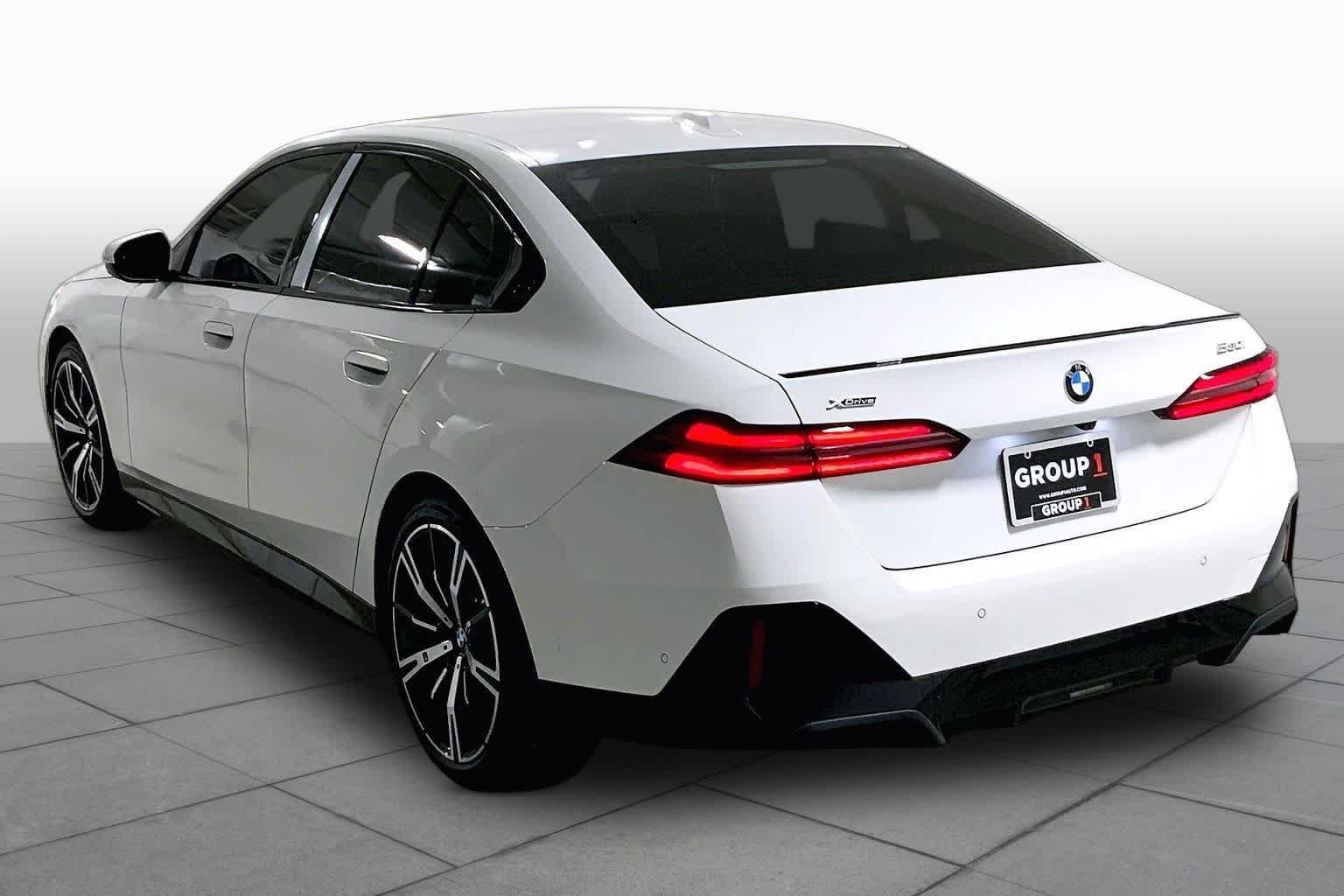 New 2027 300/Alpine Whit BMW 530i xDrive image 12