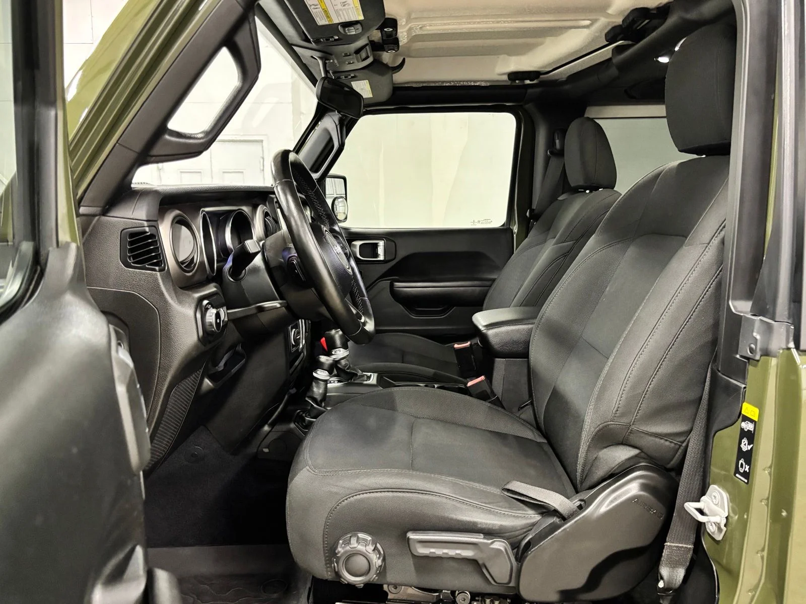 Used 2020 Green Jeep Sport S image 16