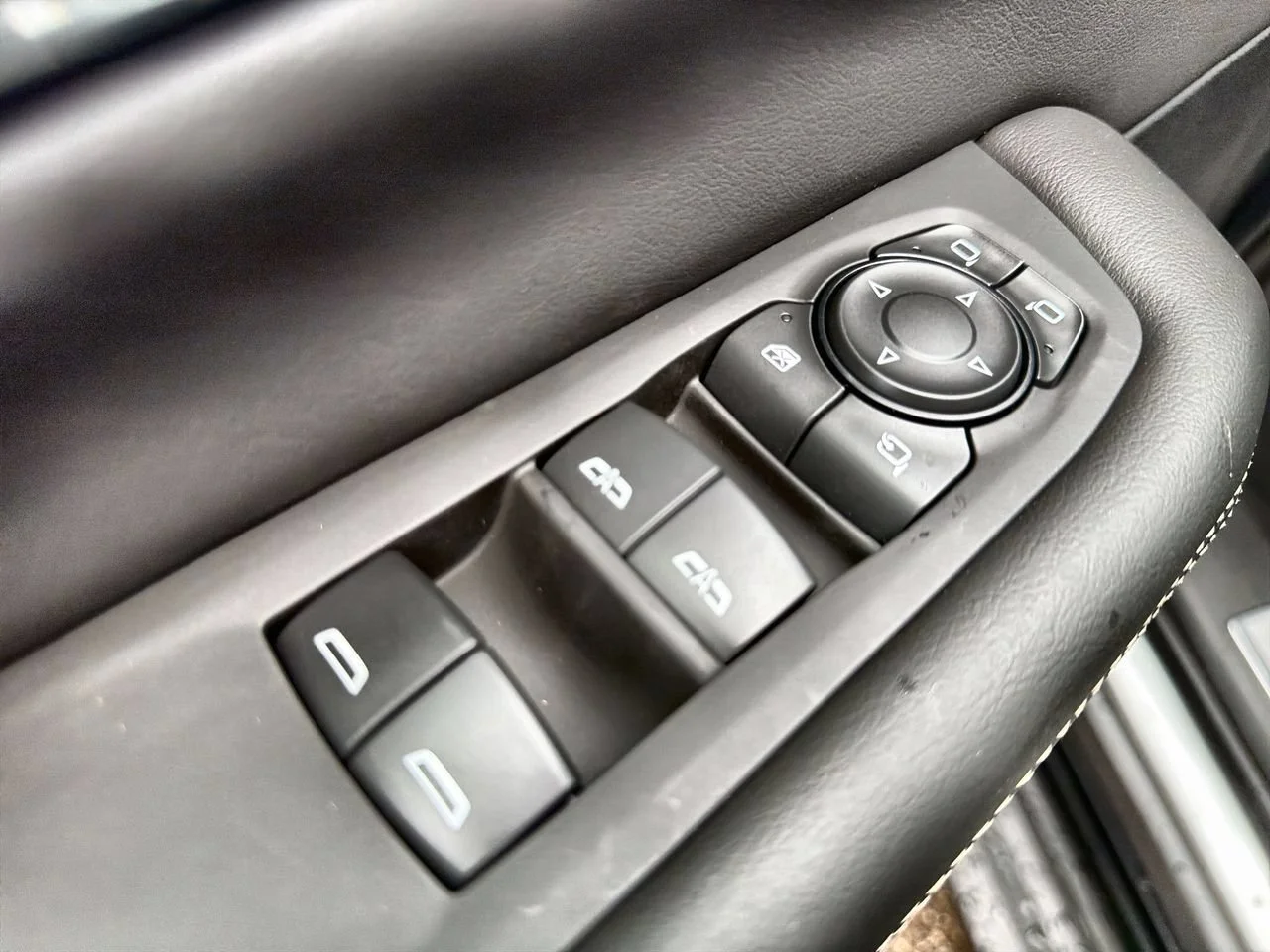 New 2026 Sterling Metallic GMC Elevation image 19