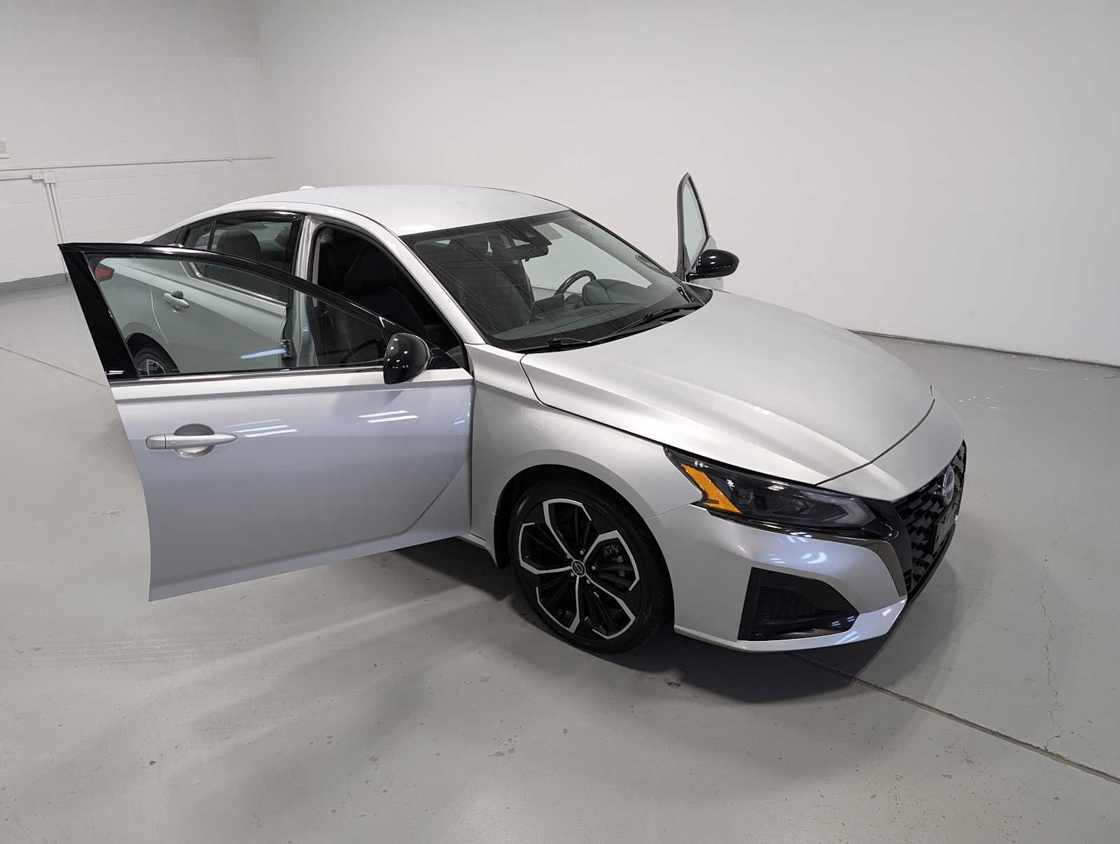 Used 2023 Brilliant Silver Metallic Nissan 2.5 SR image 16
