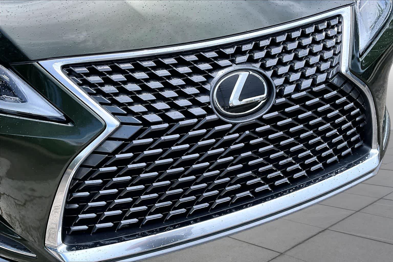 Used 2022 Nori Green Pearl Lexus  image 30