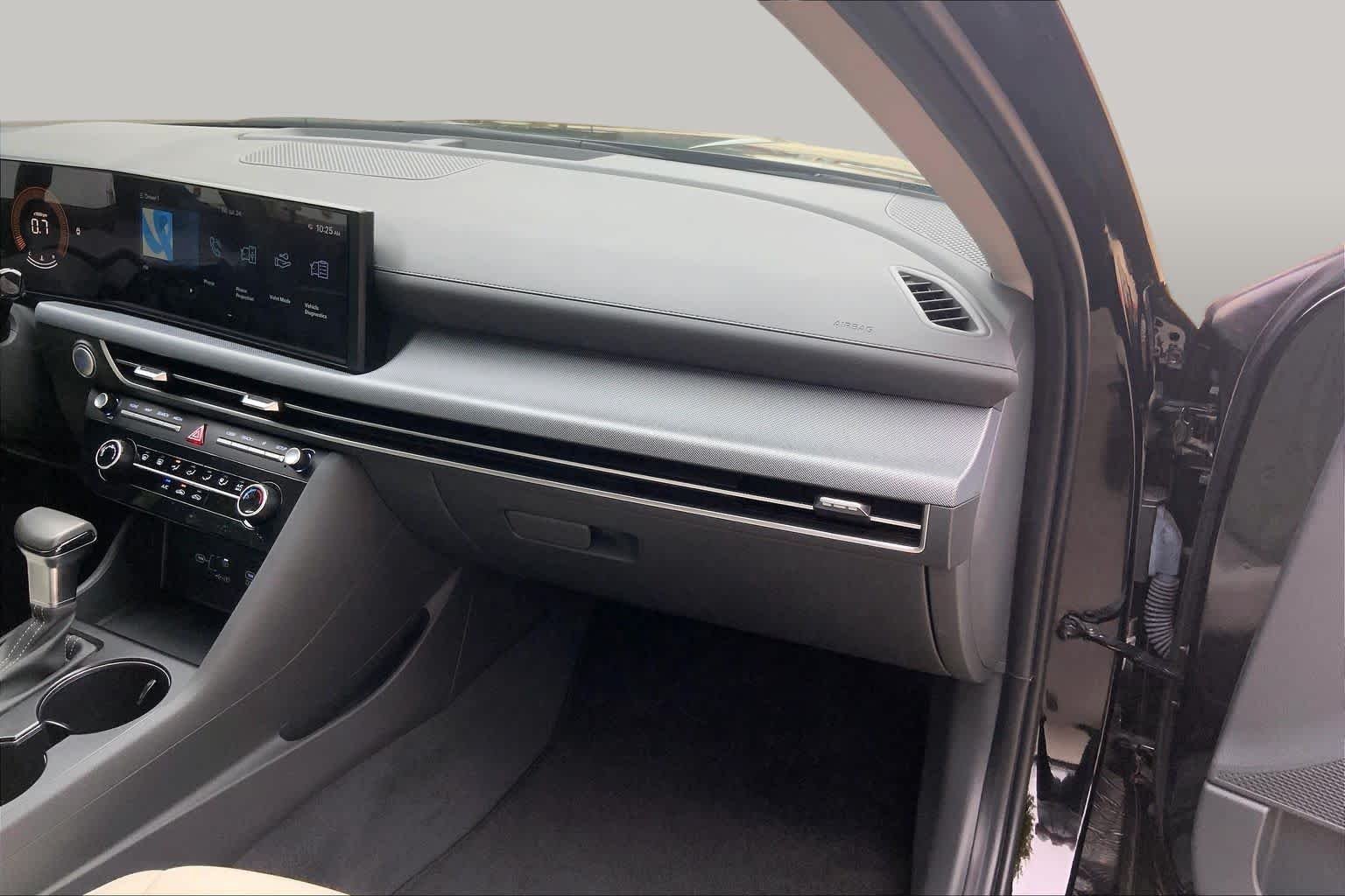 Used 2025 Abyss Black Hyundai SE image 18