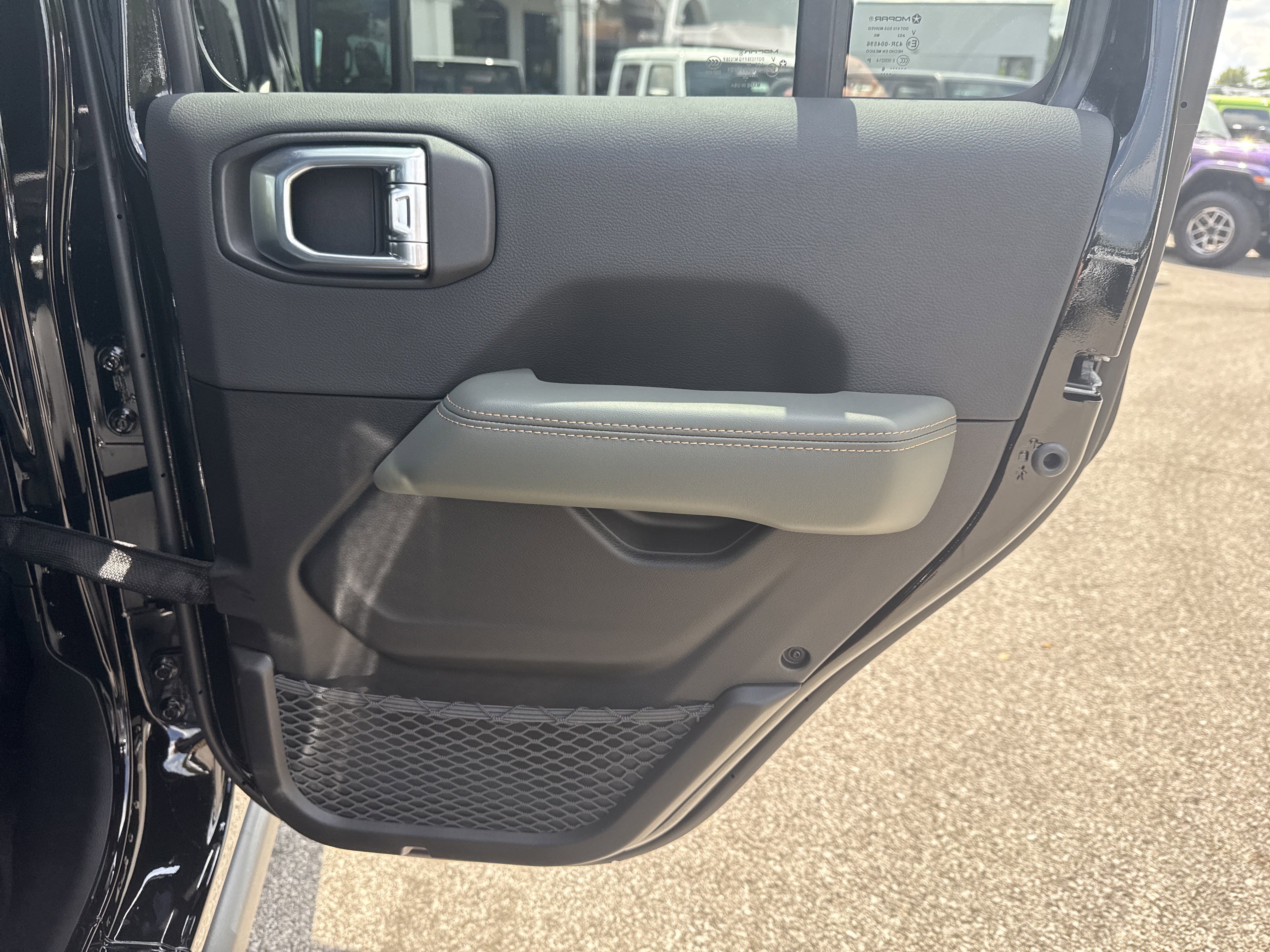 New 2026 Black Clear-Coat Exterior Paint Jeep Mojave X image 17
