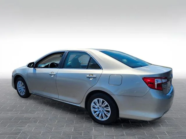 Used 2013 Beige Toyota LE image 7