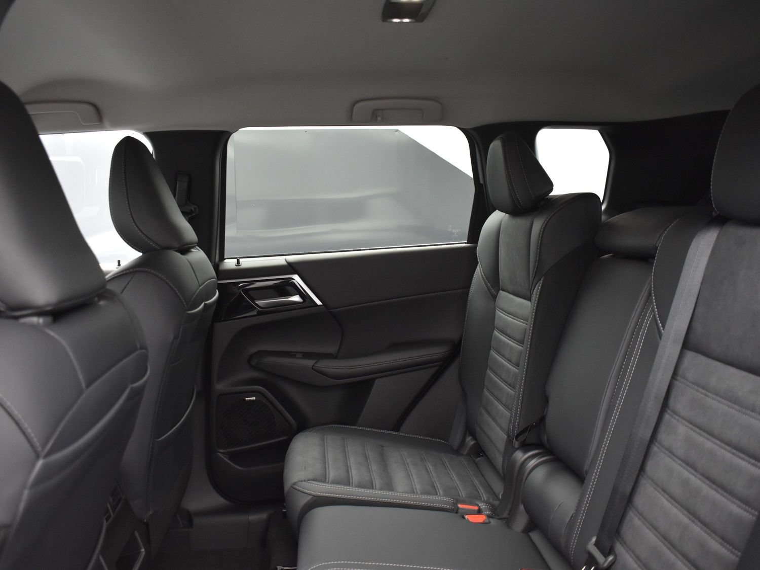 New 2026 Gray Mitsubishi SE 1.5T S-AWC image 9