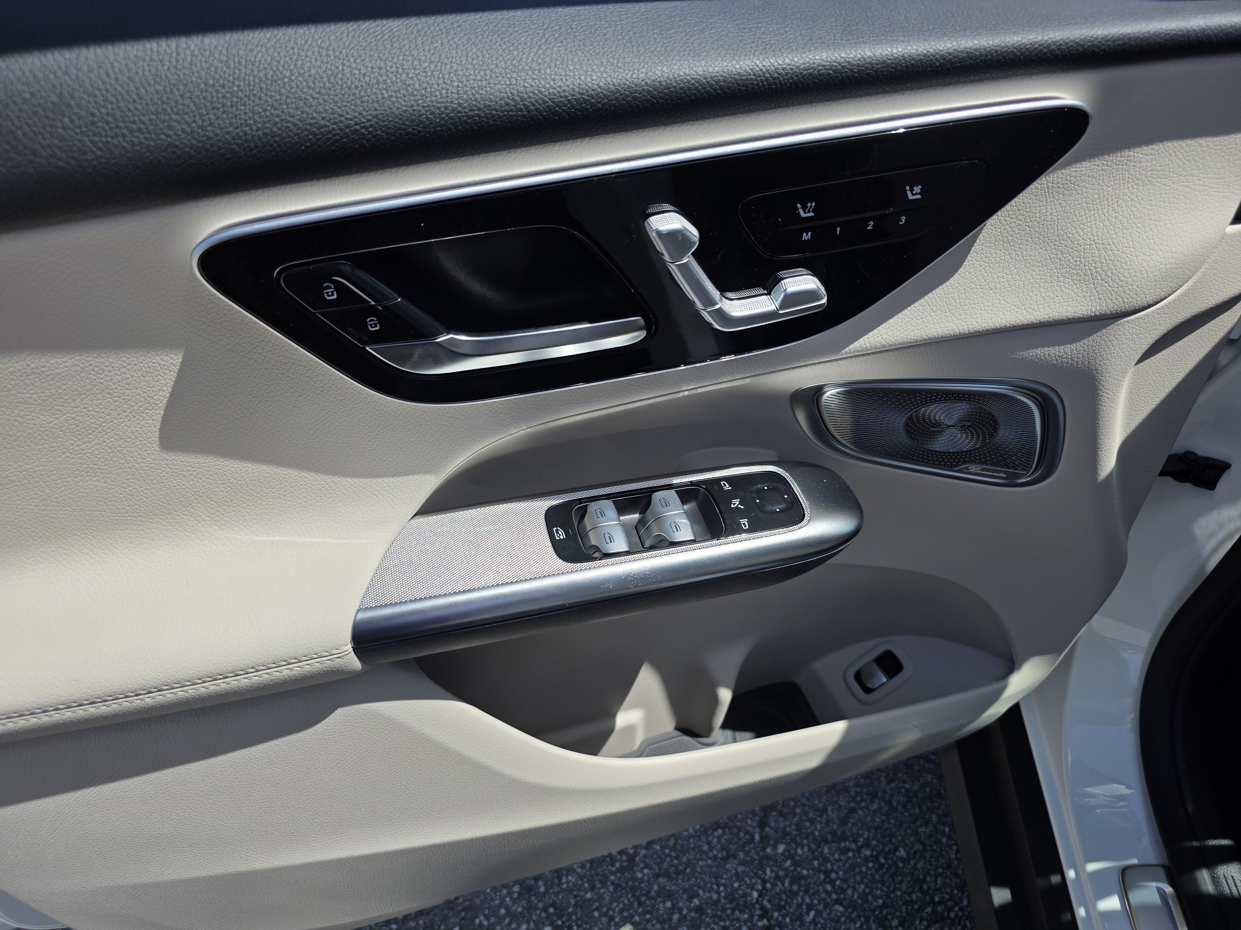 New 2026 Polar White Mercedes-Benz GLC 300 image 48