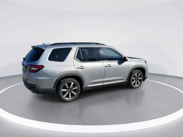 Used 2025 Silver Honda Touring image 7