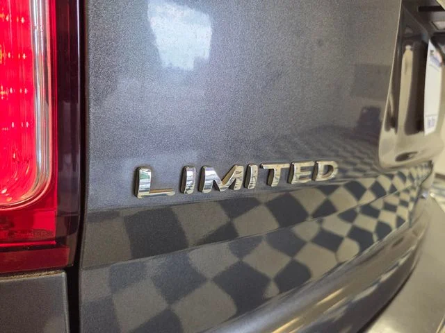 Used 2015  Ford Limited image 7