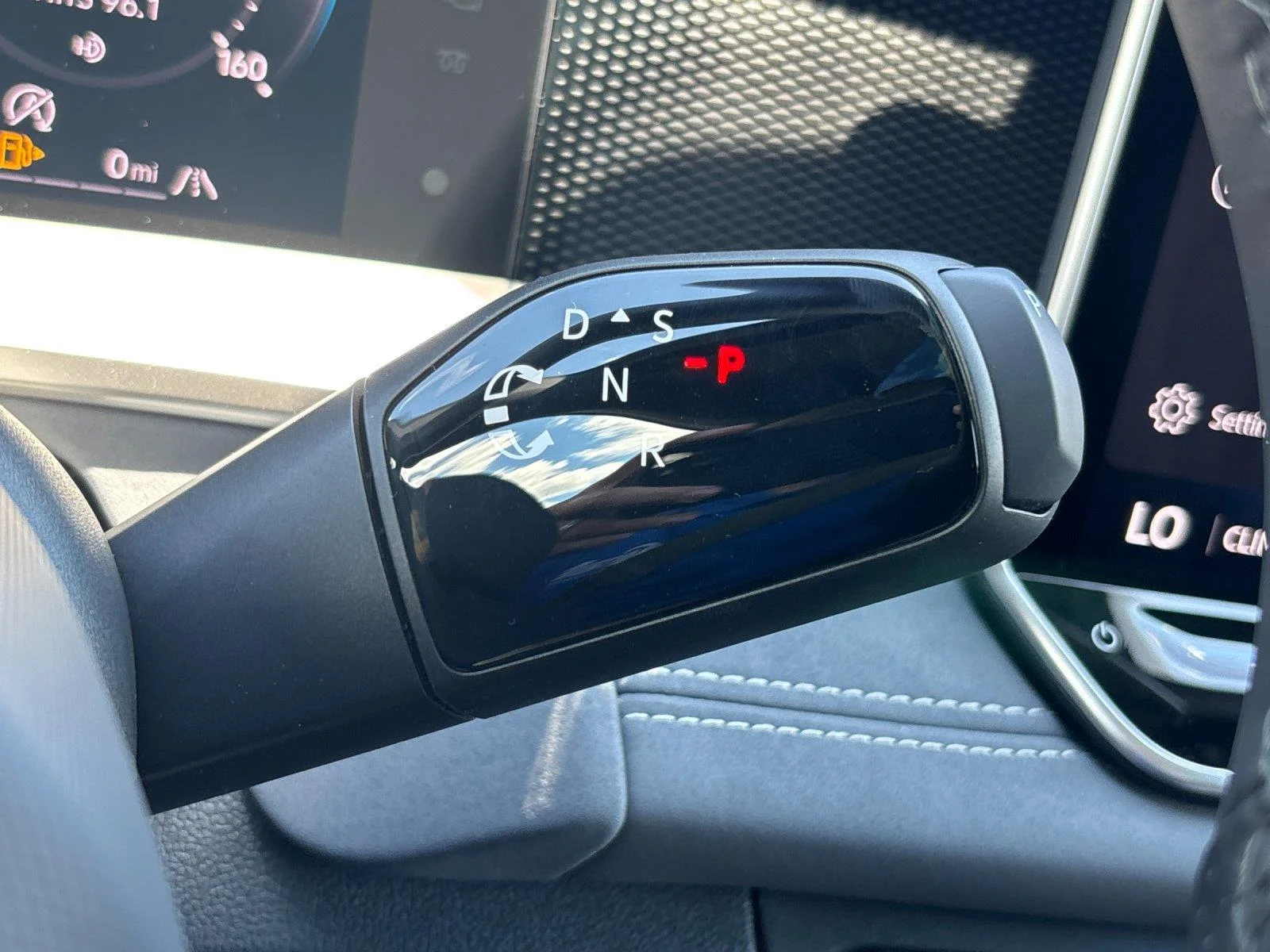 New 2026 sandstone with deep black roof Volkswagen SE R-Line Black image 27