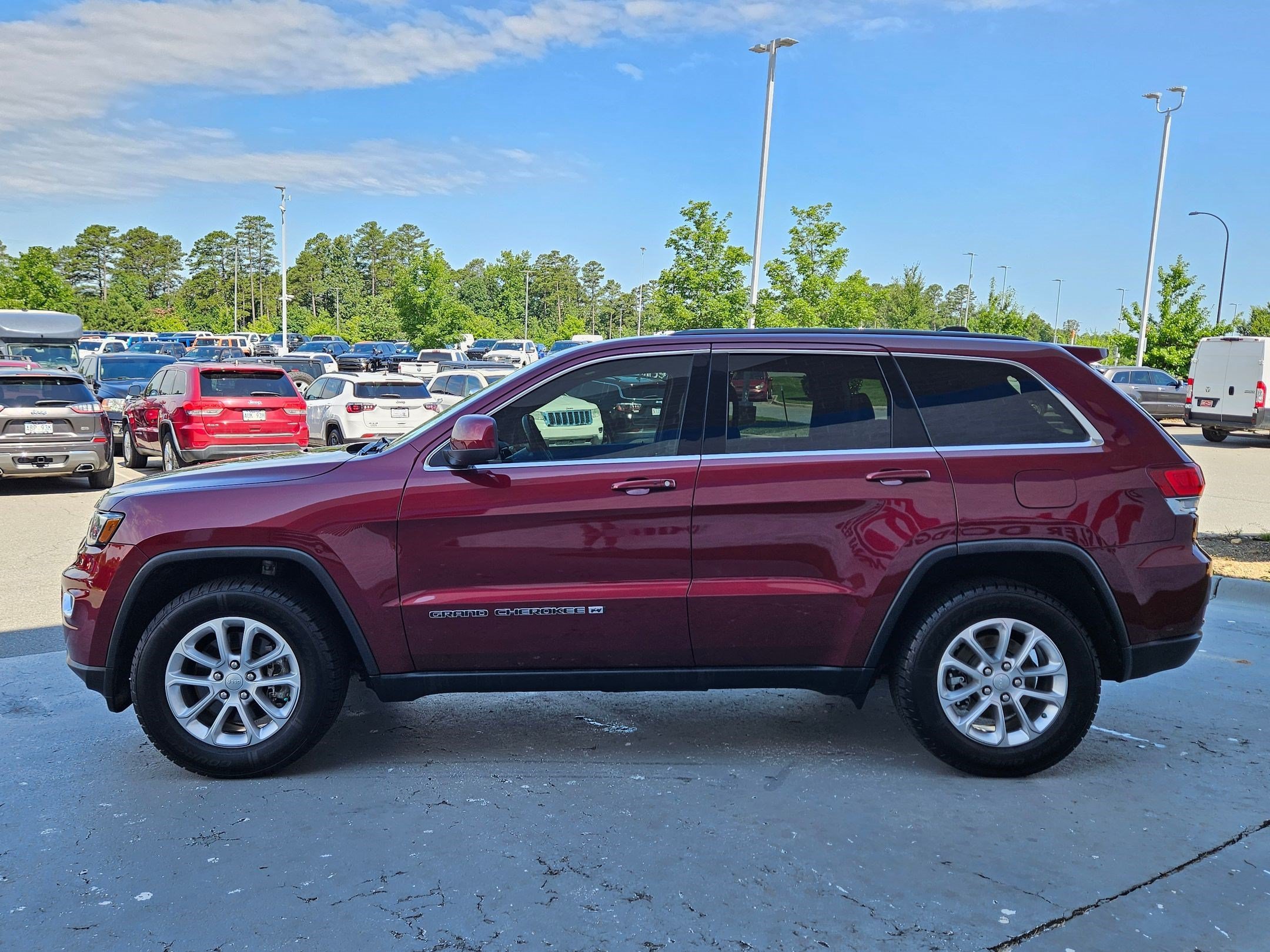 Used 2022 Velvet Red Pearlcoat Jeep Laredo X image 4