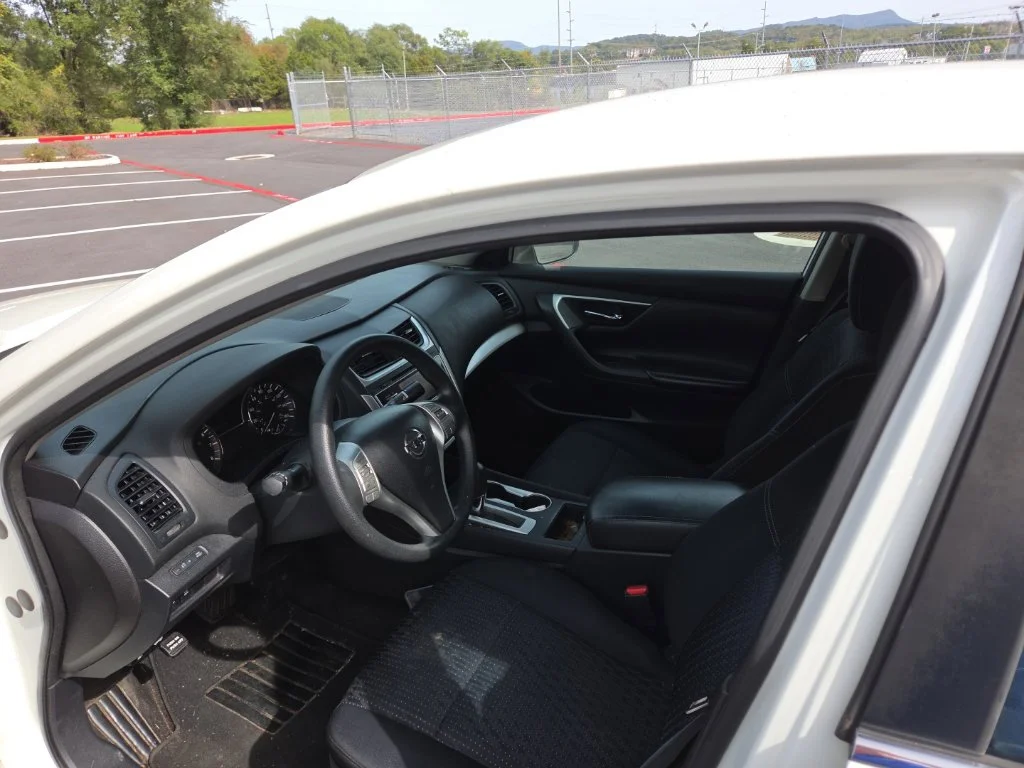 Used 2017 White Nissan 2.5 S image 10