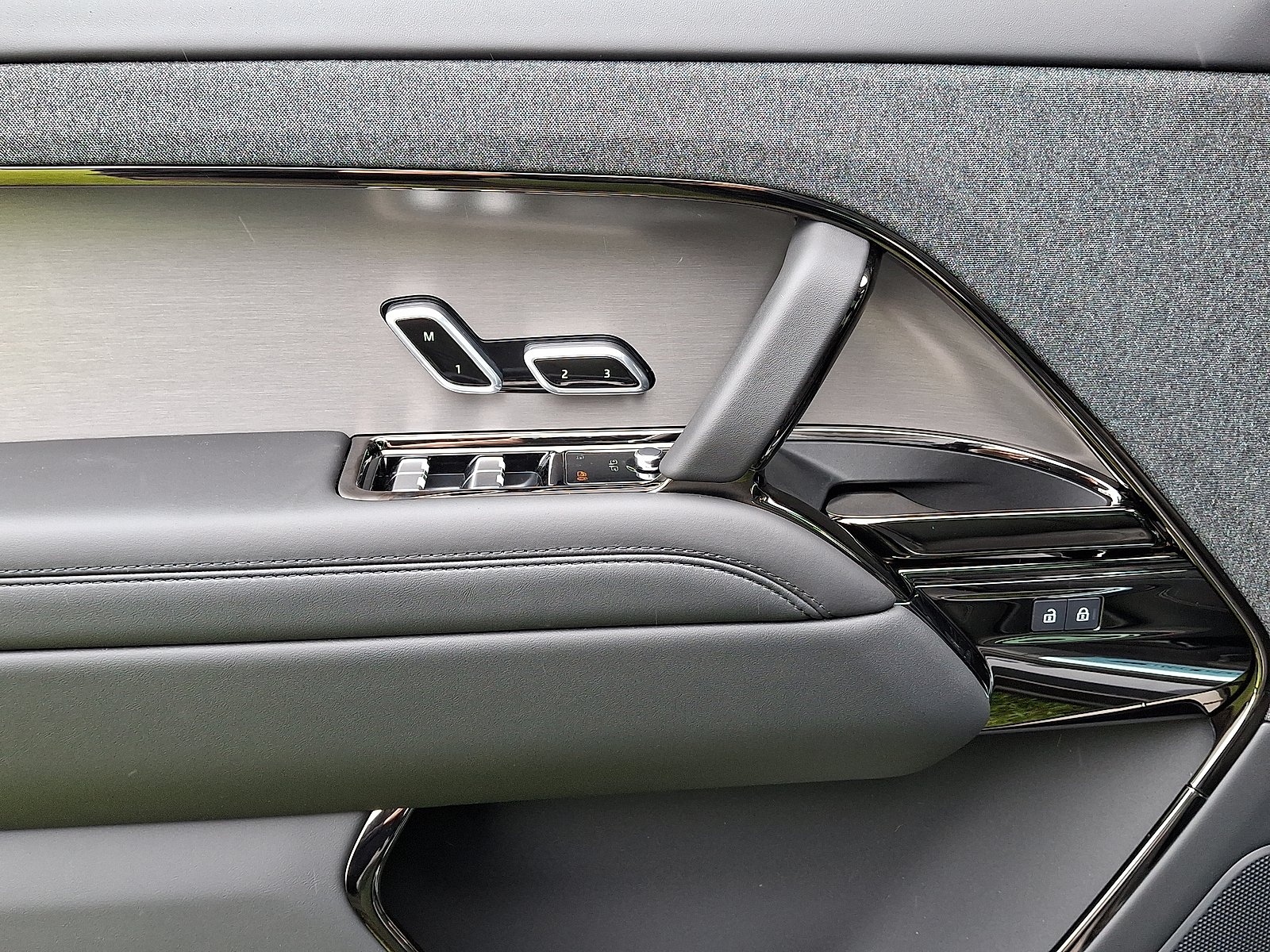 2025 Land Rover Range Rover Sport Dynamic SE - Photo 4