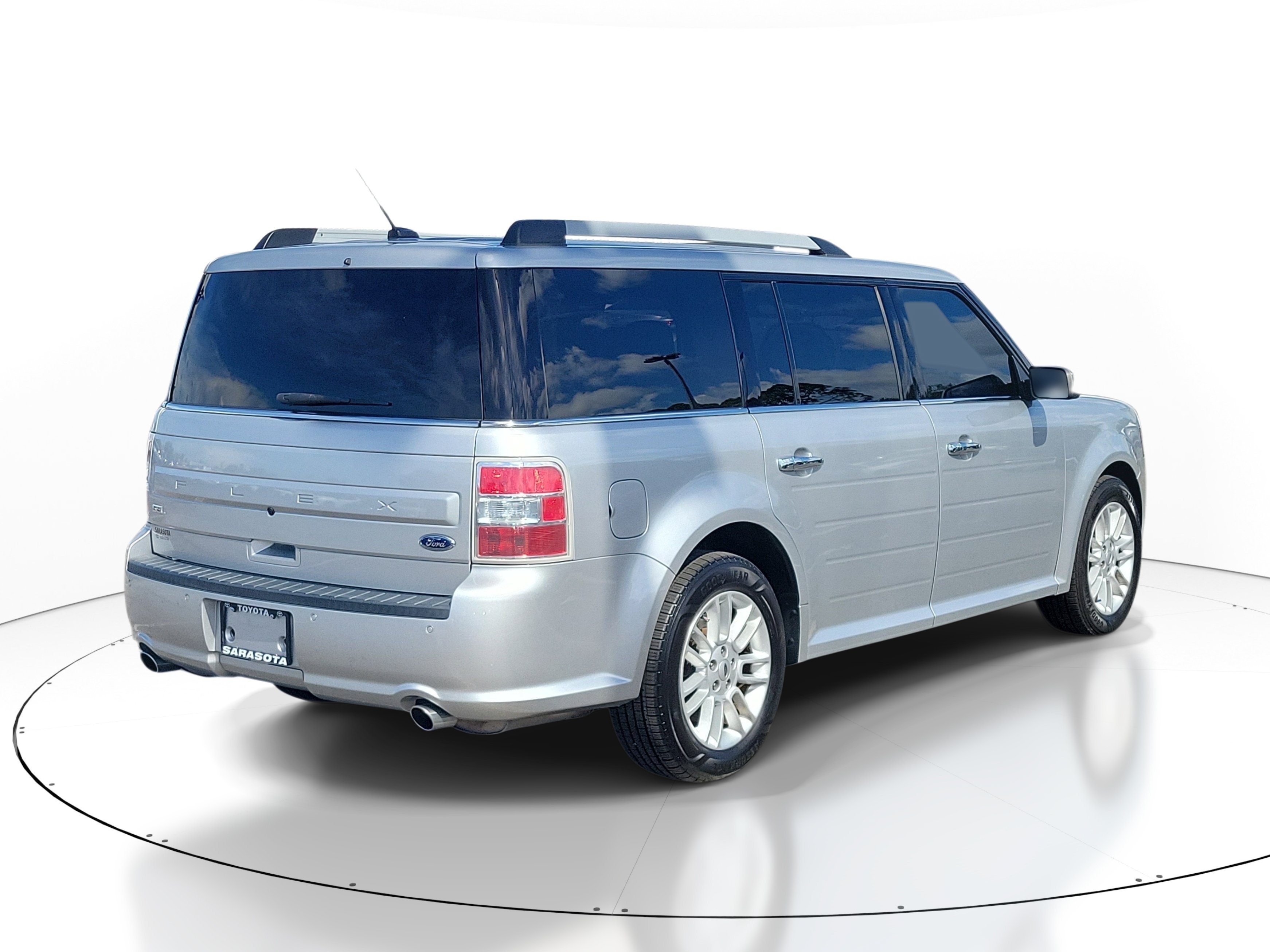 Used 2019 Ingot Silver Ford SEL image 5