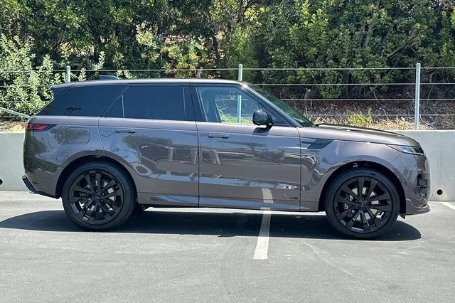 New 2026 Charente Grey Land Rover Dynamic SE image 6