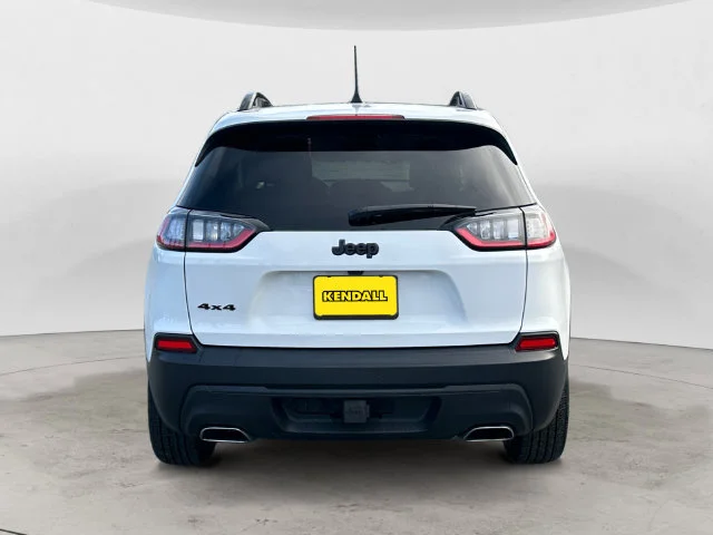 Used 2022 Bright White Clearcoat Jeep Latitude Lux image 6