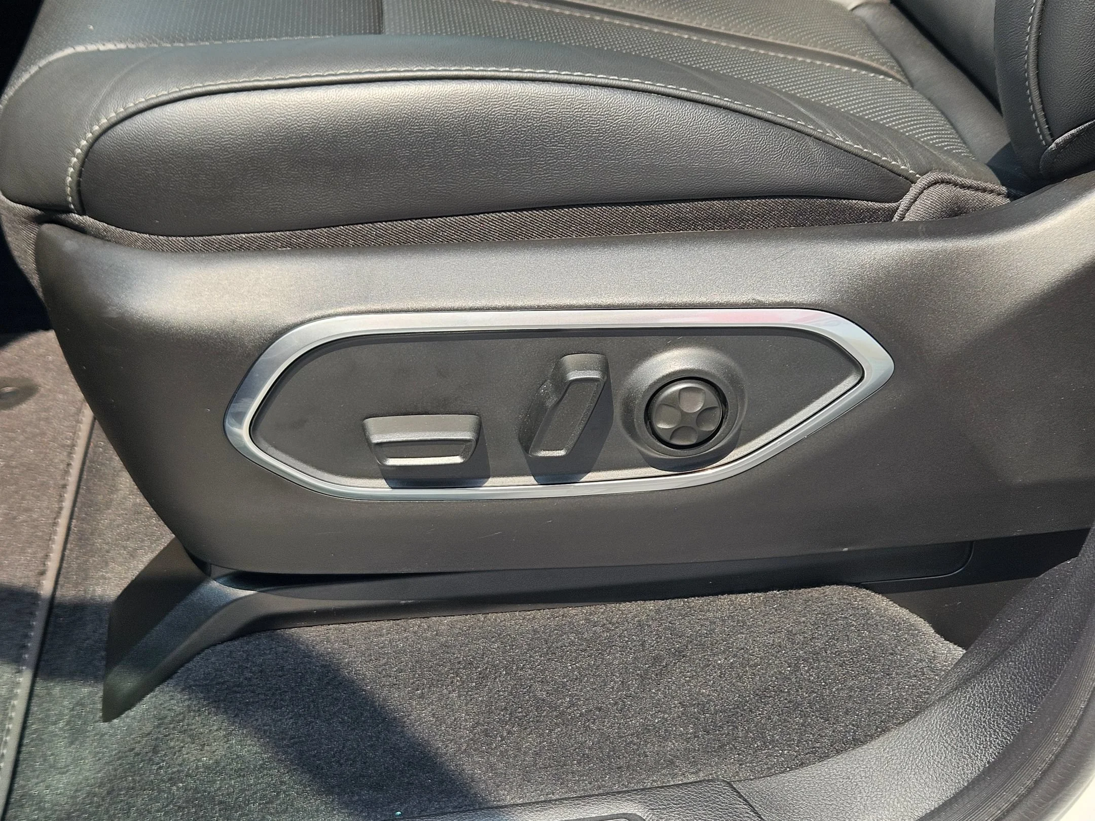 New 2026 Bright White Clearcoat Jeep  image 19