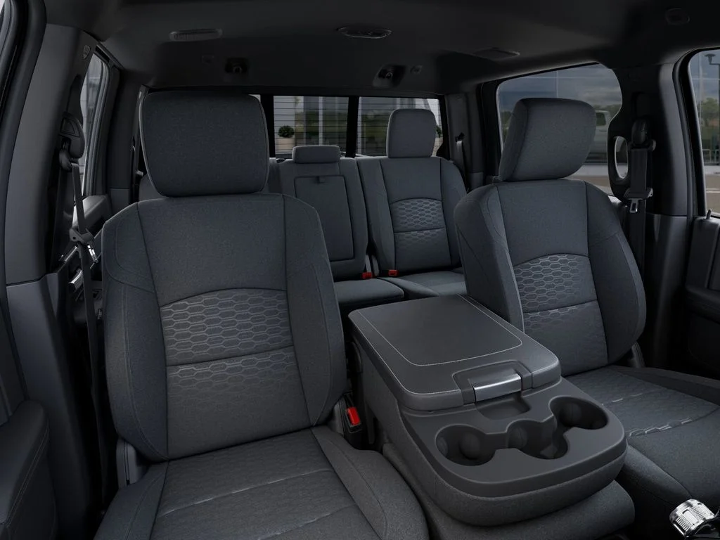 2025 RAM 3500 Big Horn - Photo 17