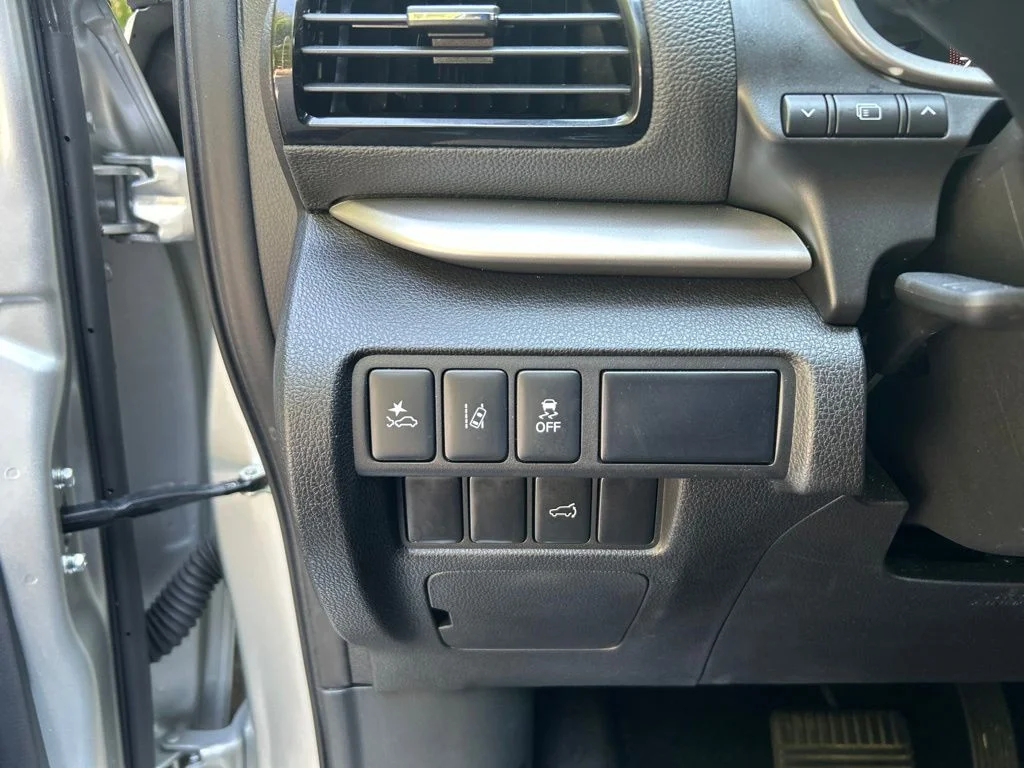 Used 2024 Silver Mitsubishi  image 23