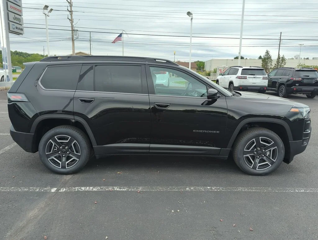 New 2026 Diamond Black Crystal Pearlcoat Jeep Laredo image 9