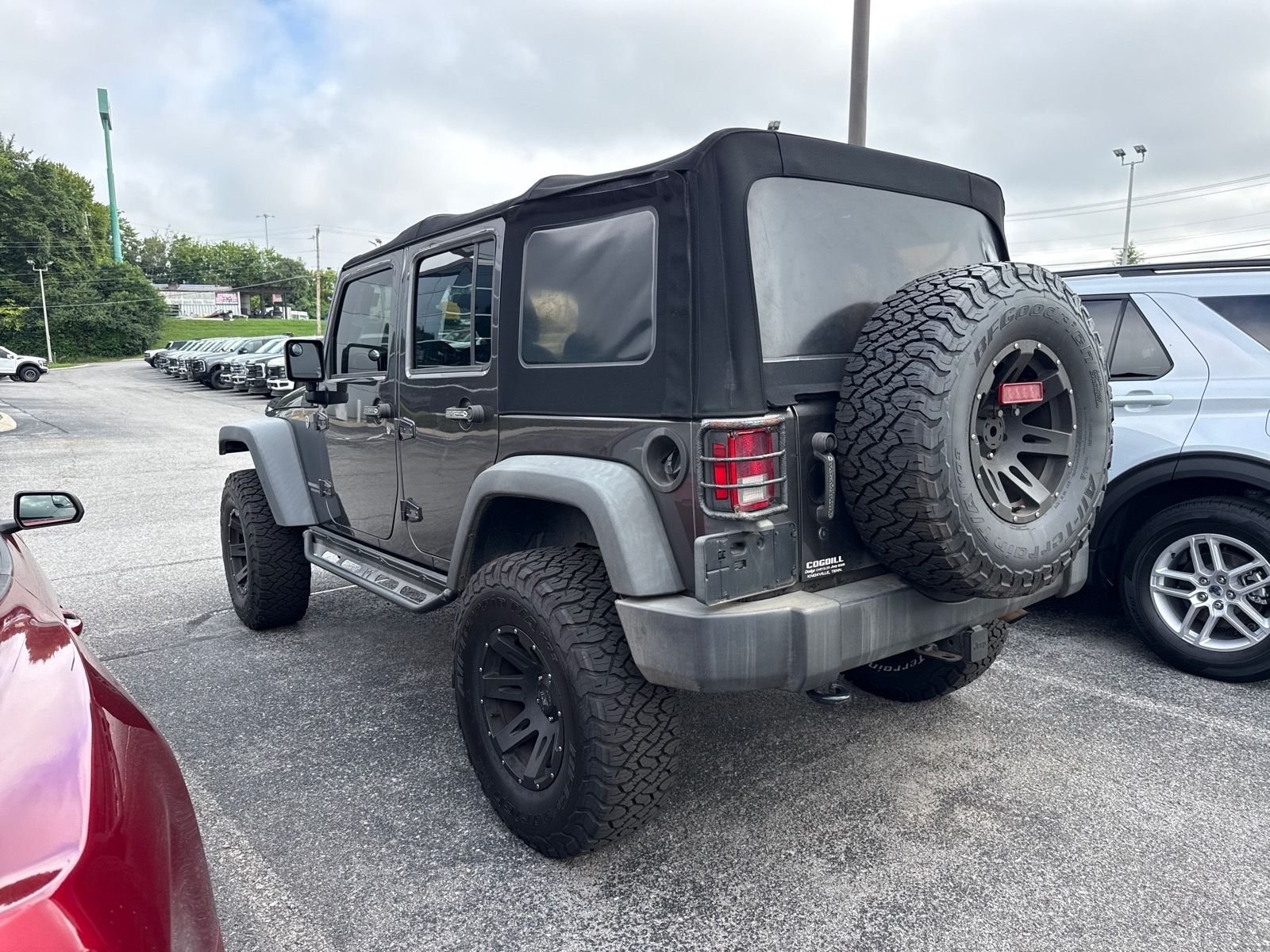 Used 2016 Crystal Metallic Jeep Unlimited Rubicon image 3