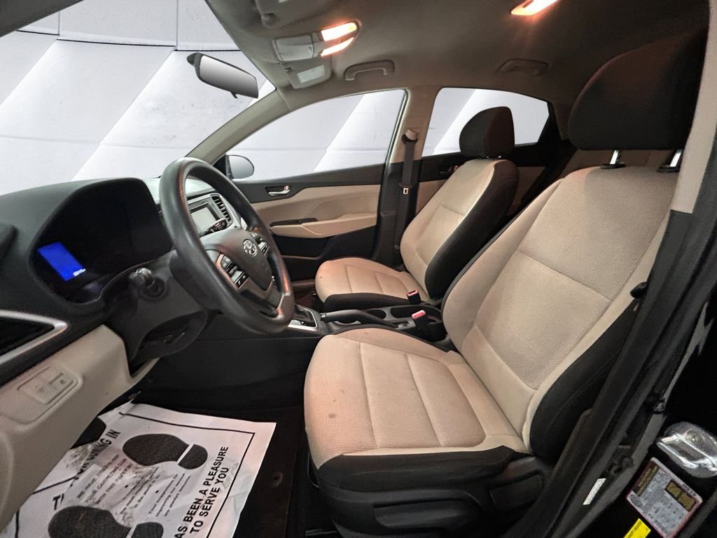 Used 2021 Black Hyundai SE image 7